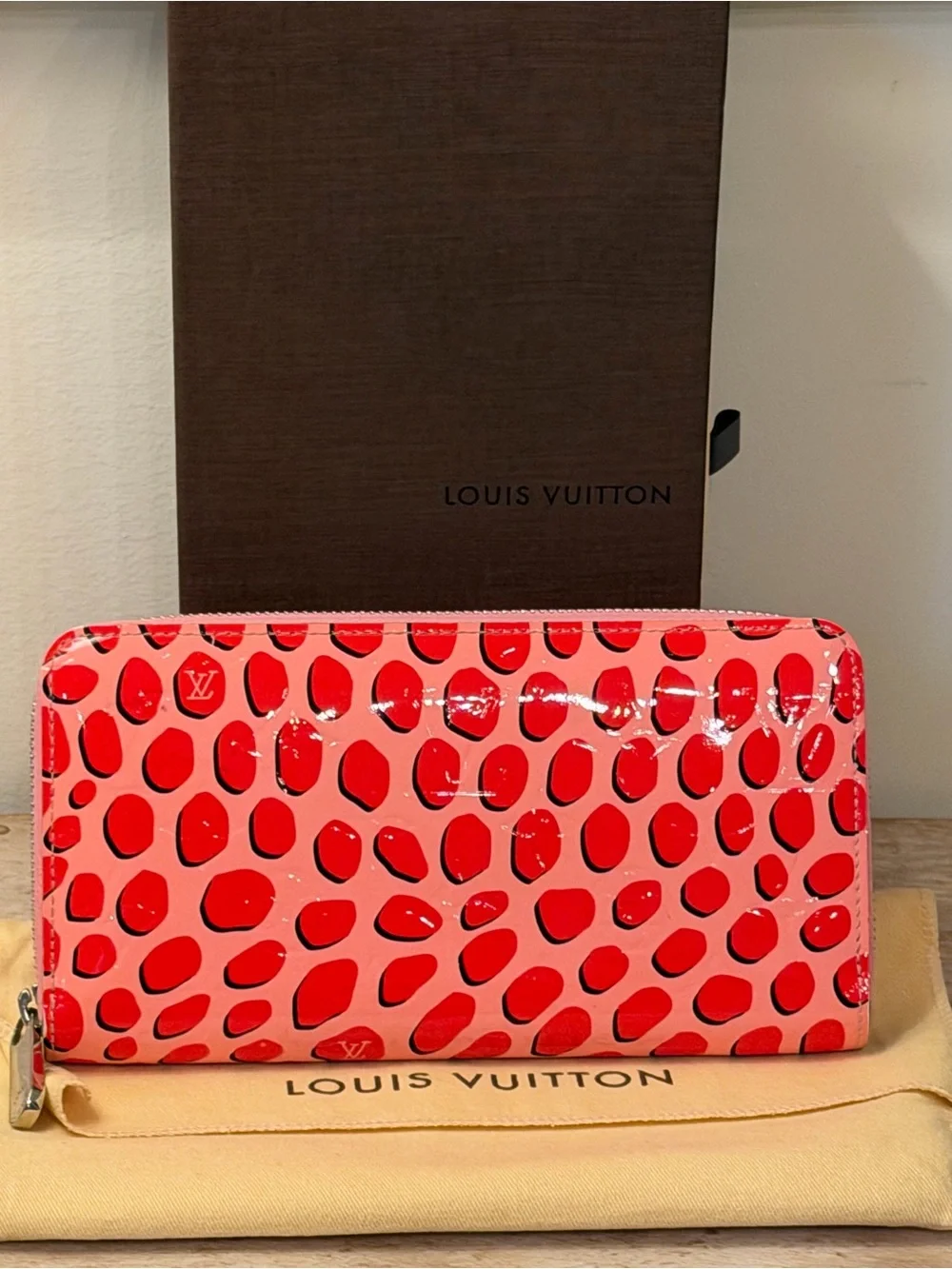 Louis Vuitton Ltd Edition Jungle Dots Vernis zip wallet in Rose Litcchi full set